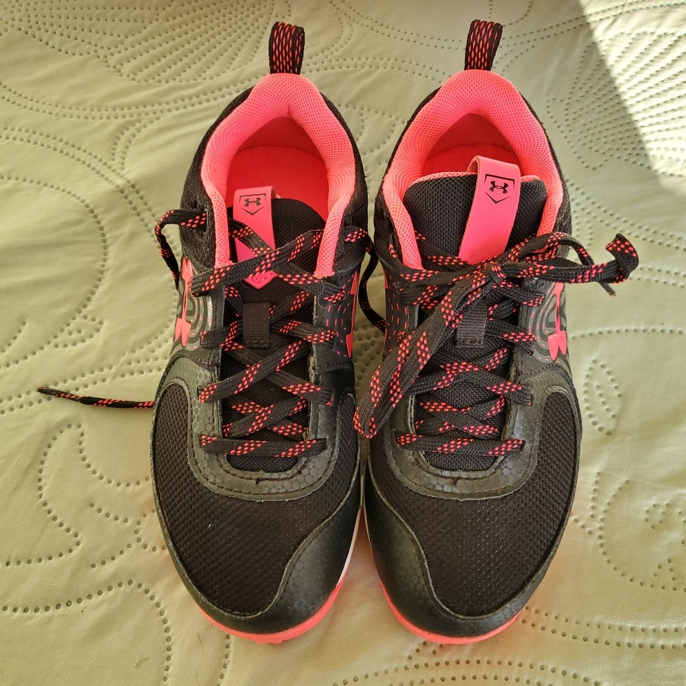 Under Armour Kids Cleats Black And Oink Size 1Y